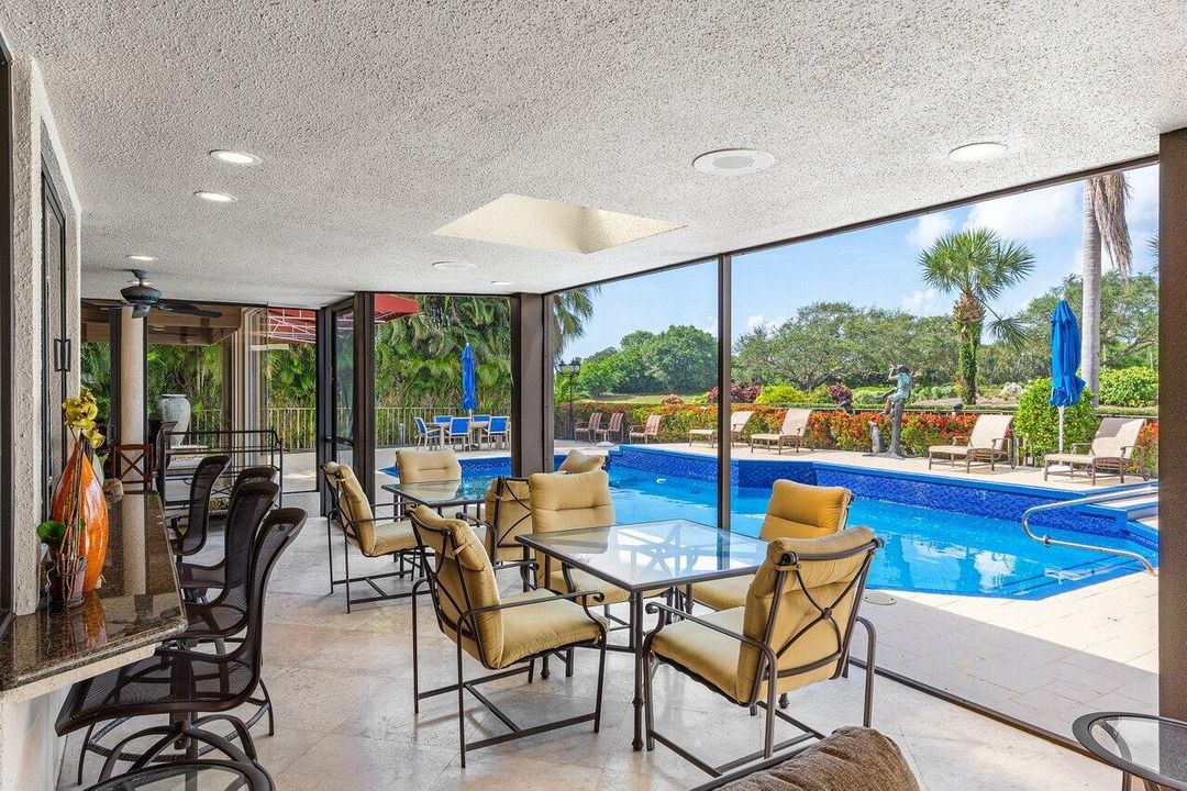 Activo con contrato: $1,999,000 (4 camas, 5 baños, 4517 Pies cuadrados)