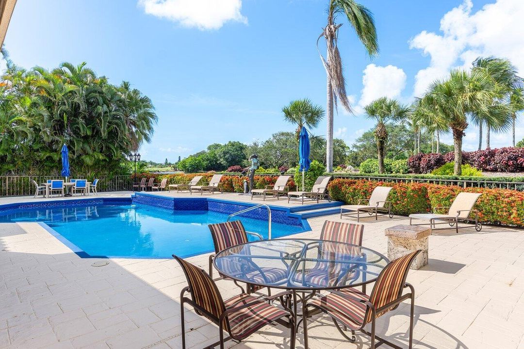 Activo con contrato: $1,999,000 (4 camas, 5 baños, 4517 Pies cuadrados)