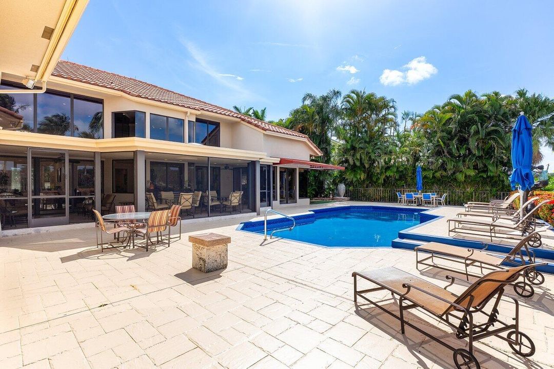 Activo con contrato: $1,999,000 (4 camas, 5 baños, 4517 Pies cuadrados)