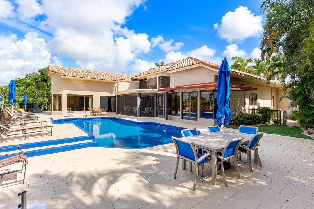 Activo con contrato: $1,999,000 (4 camas, 5 baños, 4517 Pies cuadrados)