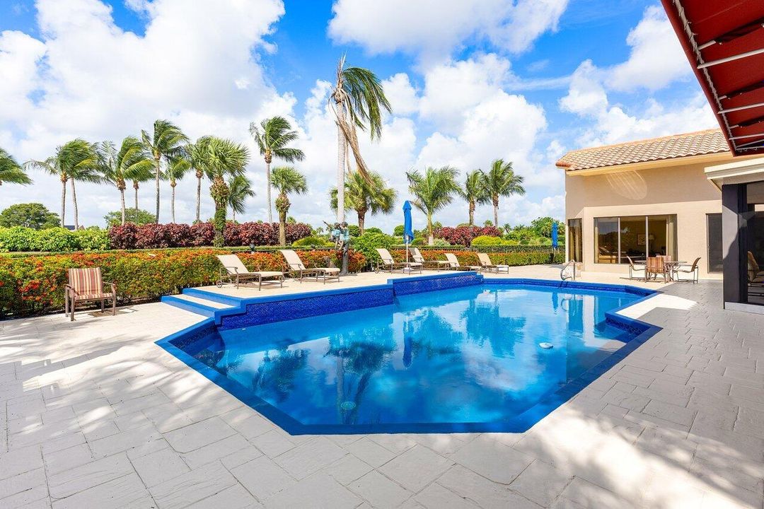 Activo con contrato: $1,999,000 (4 camas, 5 baños, 4517 Pies cuadrados)