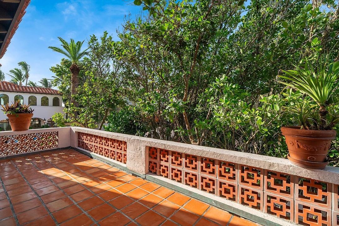 出租: $45,000 (5 贝兹, 6 浴室, 6006 平方英尺)