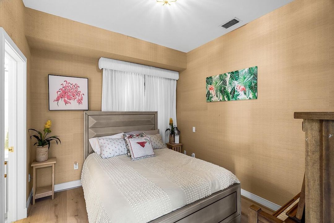 出租: $45,000 (5 贝兹, 6 浴室, 6006 平方英尺)