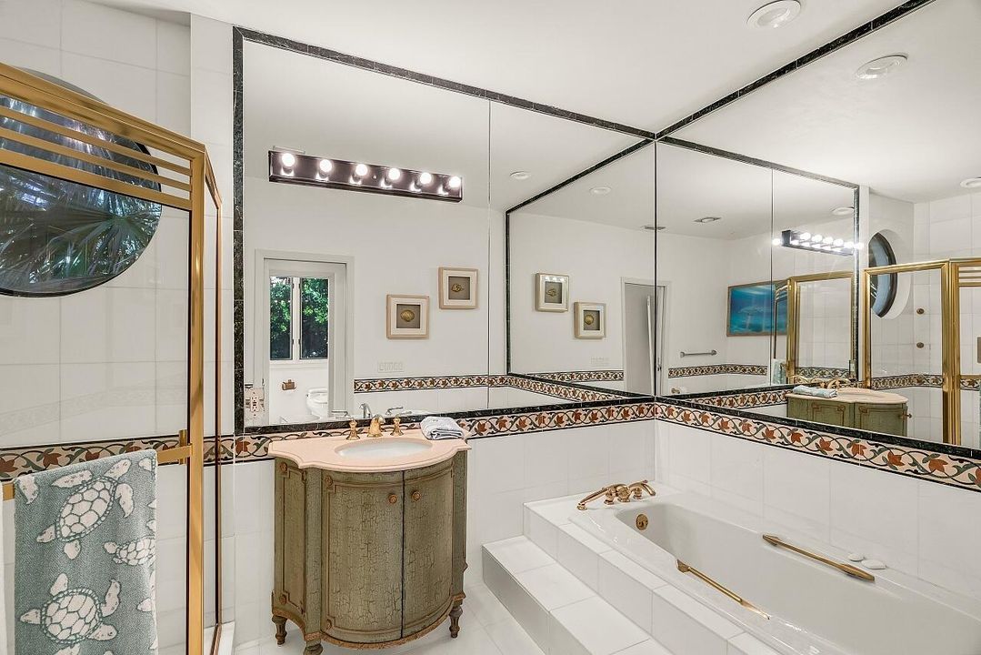 出租: $45,000 (5 贝兹, 6 浴室, 6006 平方英尺)