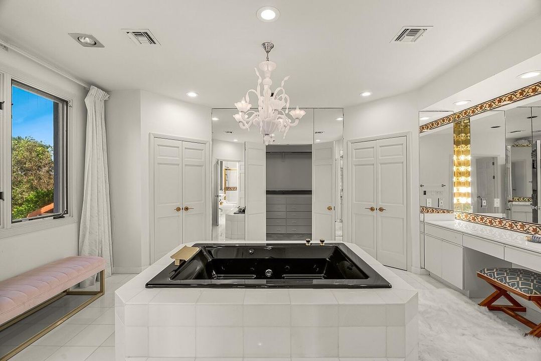 出租: $45,000 (5 贝兹, 6 浴室, 6006 平方英尺)