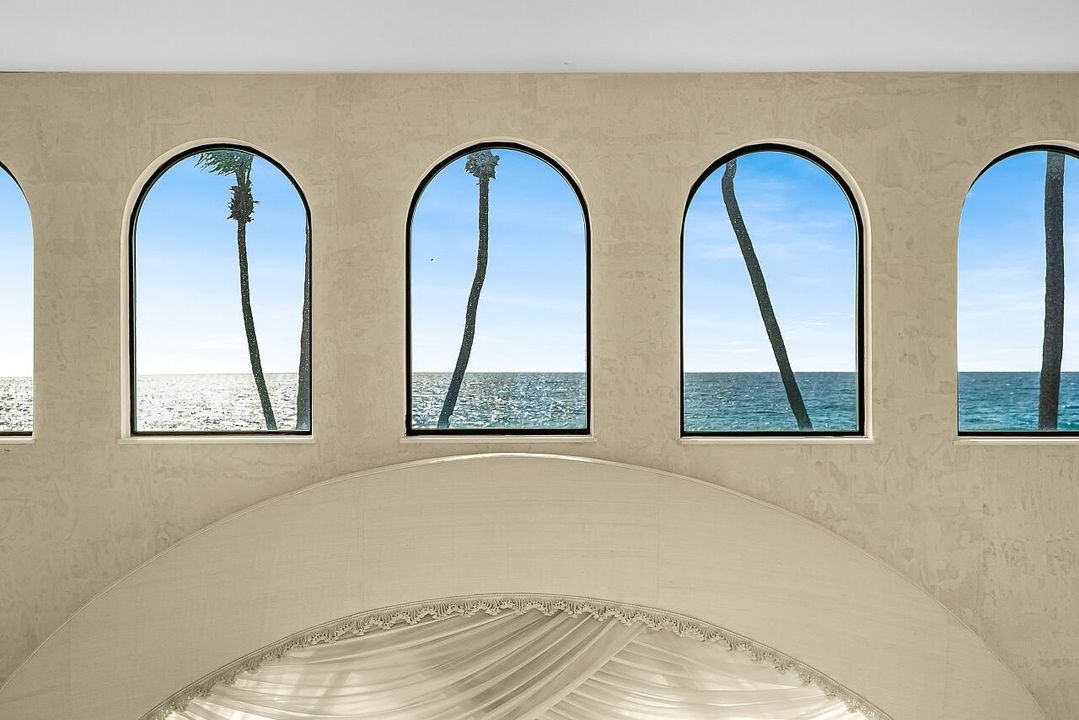 出租: $45,000 (5 贝兹, 6 浴室, 6006 平方英尺)