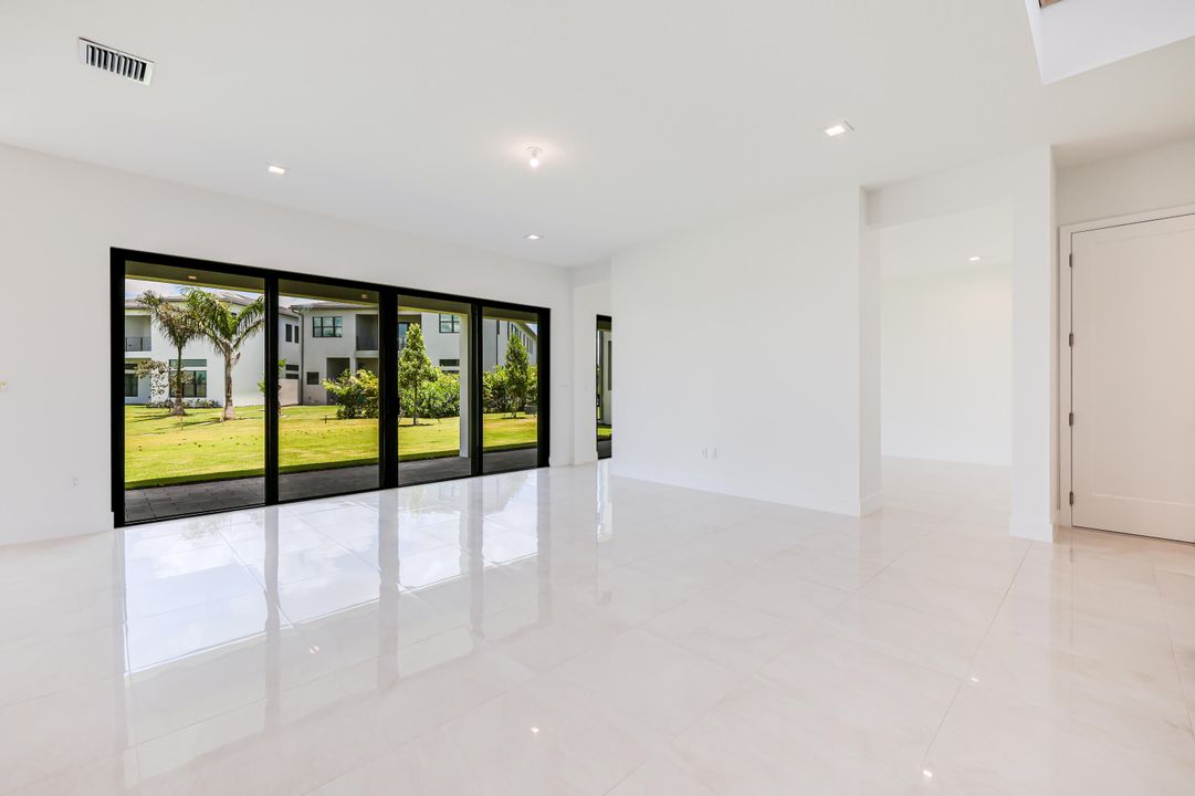 В аренду: $14,500 (5 спален, 5 ванн, 4002 Квадратных фут)