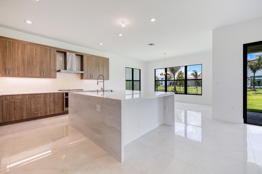 В аренду: $14,500 (5 спален, 5 ванн, 4002 Квадратных фут)