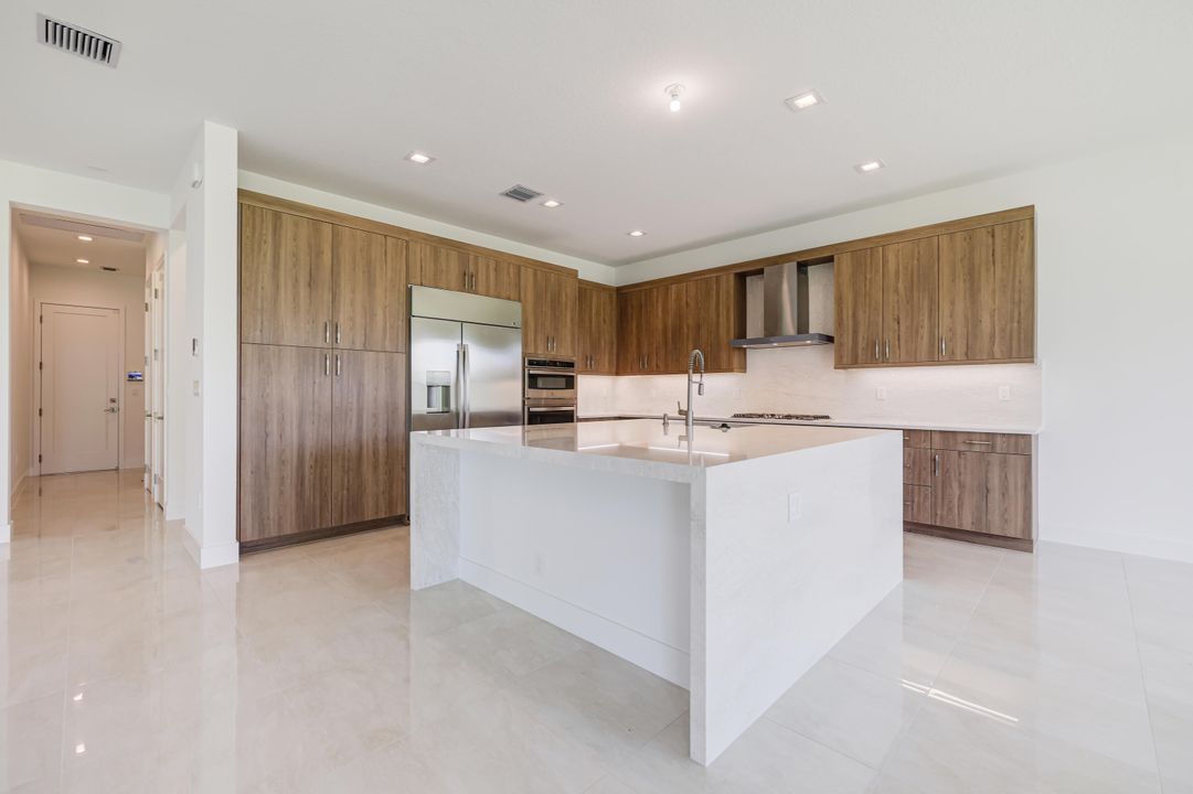 В аренду: $14,500 (5 спален, 5 ванн, 4002 Квадратных фут)