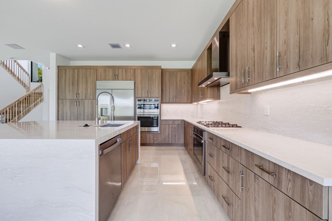 В аренду: $14,500 (5 спален, 5 ванн, 4002 Квадратных фут)