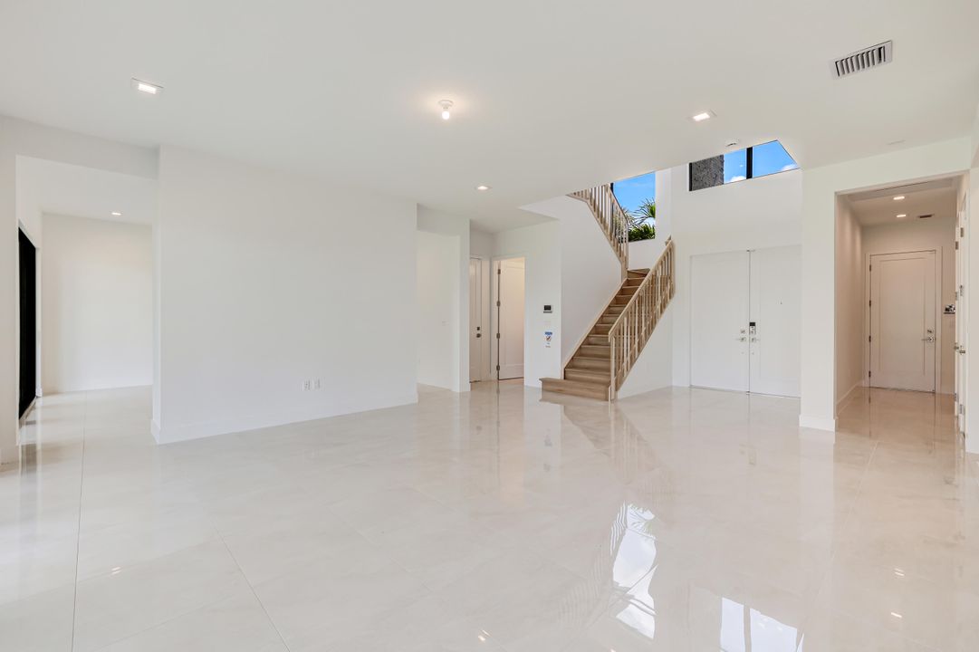 В аренду: $14,500 (5 спален, 5 ванн, 4002 Квадратных фут)