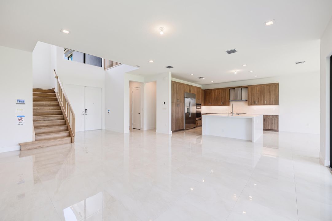 В аренду: $14,500 (5 спален, 5 ванн, 4002 Квадратных фут)