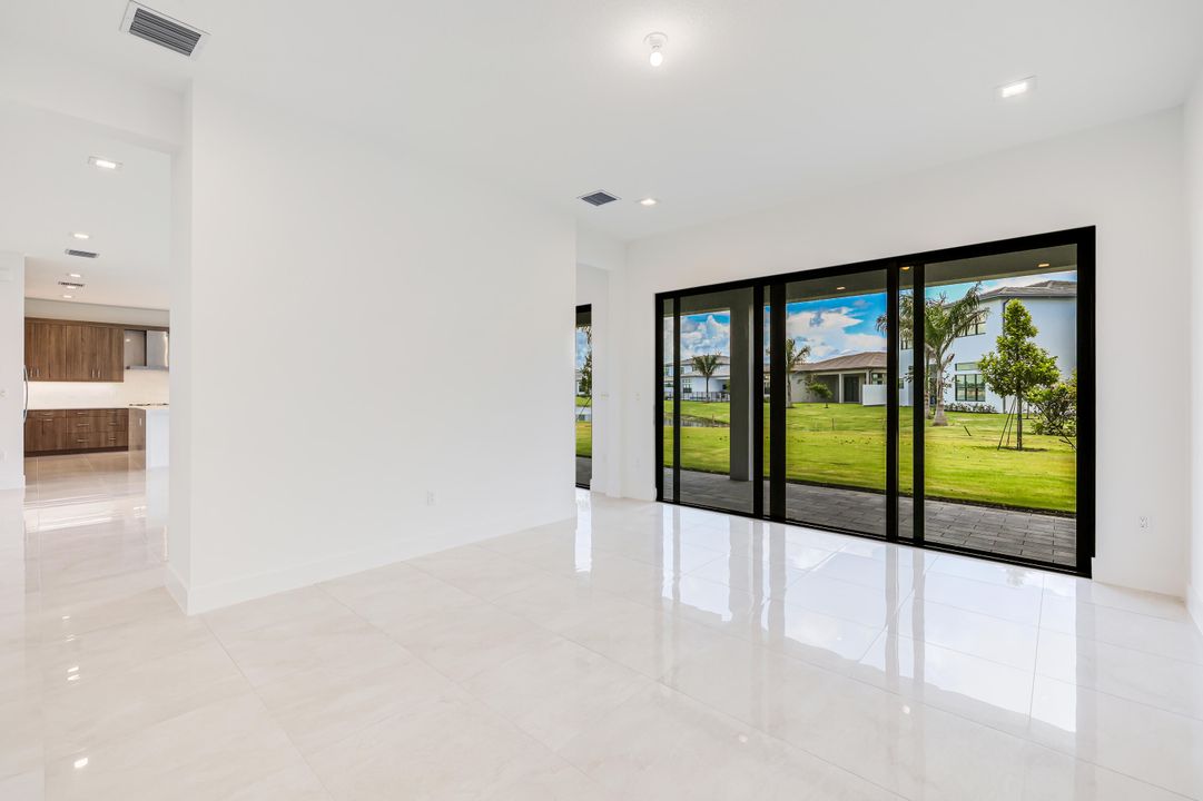 В аренду: $14,500 (5 спален, 5 ванн, 4002 Квадратных фут)