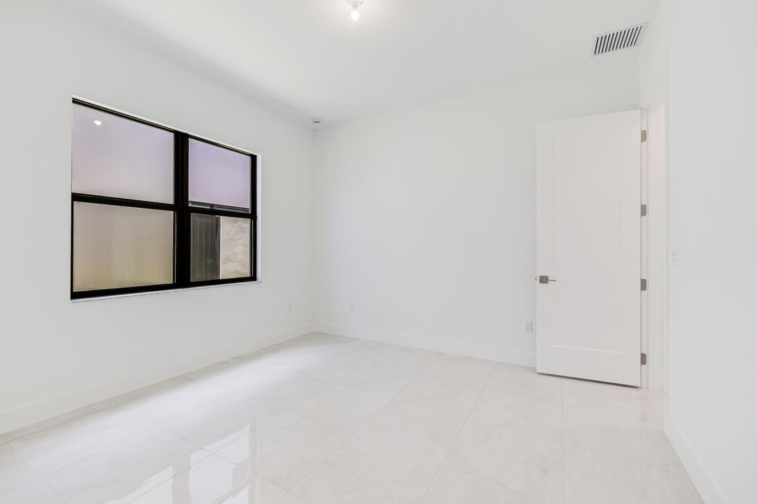 В аренду: $14,500 (5 спален, 5 ванн, 4002 Квадратных фут)