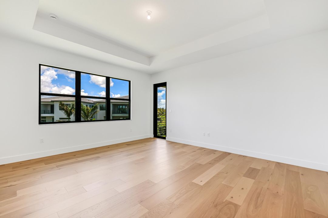 В аренду: $14,500 (5 спален, 5 ванн, 4002 Квадратных фут)