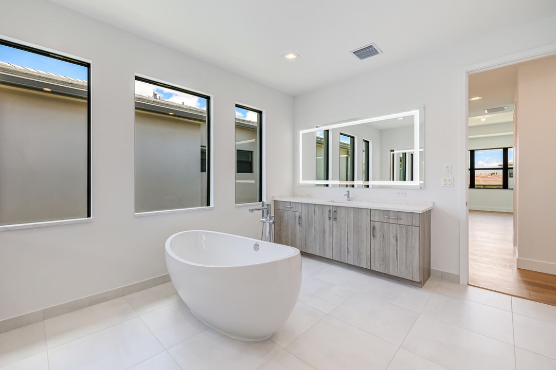 В аренду: $14,500 (5 спален, 5 ванн, 4002 Квадратных фут)