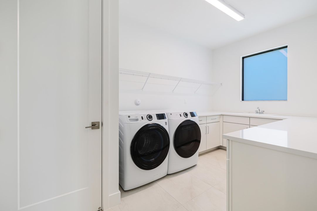 В аренду: $14,500 (5 спален, 5 ванн, 4002 Квадратных фут)