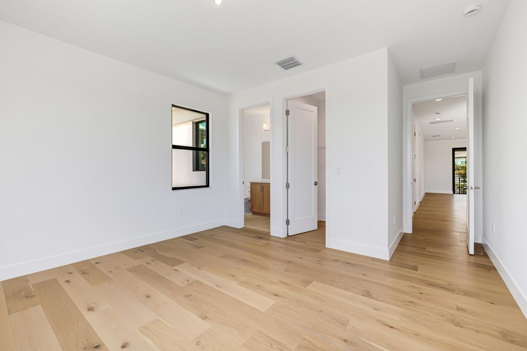 В аренду: $14,500 (5 спален, 5 ванн, 4002 Квадратных фут)