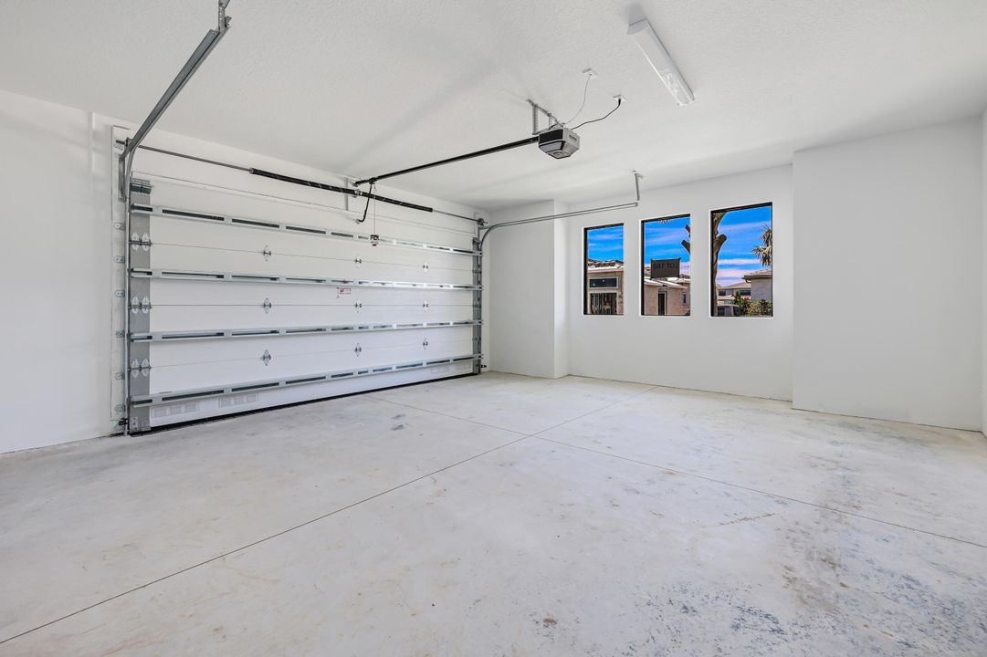 В аренду: $14,500 (5 спален, 5 ванн, 4002 Квадратных фут)