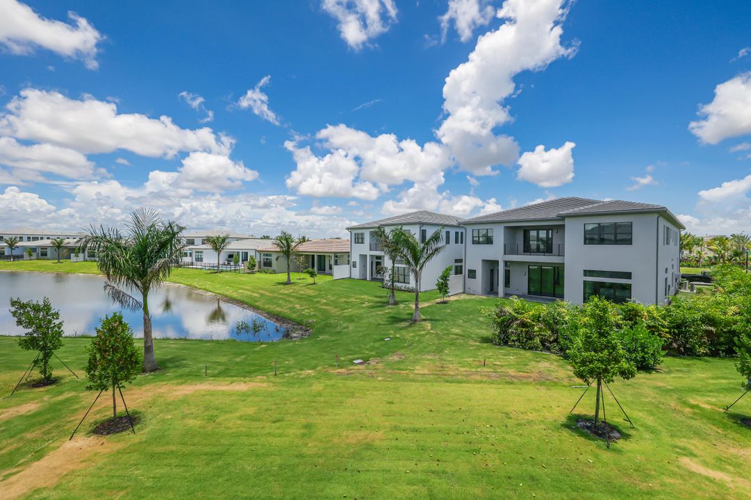 В аренду: $14,500 (5 спален, 5 ванн, 4002 Квадратных фут)