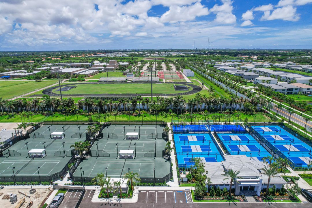 В аренду: $14,500 (5 спален, 5 ванн, 4002 Квадратных фут)