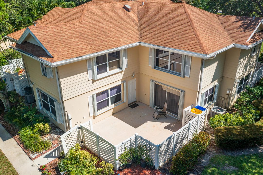 For Sale: $270,000 (2 beds, 2 baths, 1374 Square Feet)