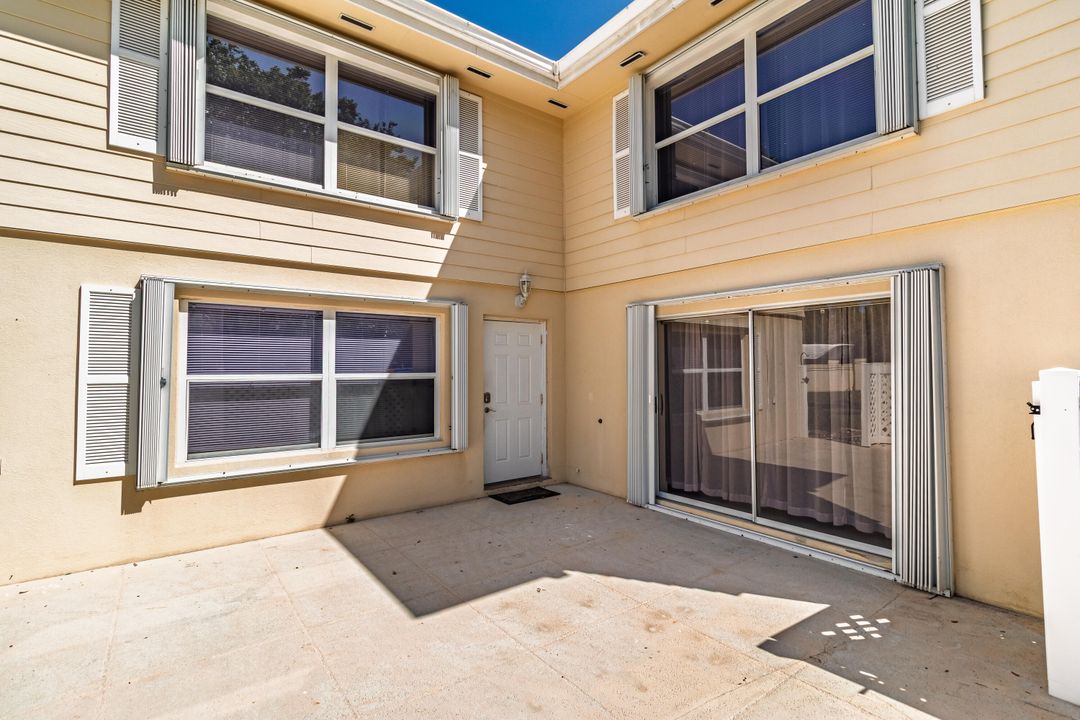 For Sale: $270,000 (2 beds, 2 baths, 1374 Square Feet)