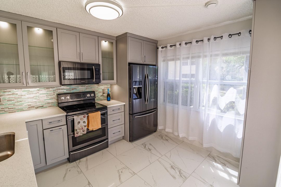 For Sale: $270,000 (2 beds, 2 baths, 1374 Square Feet)