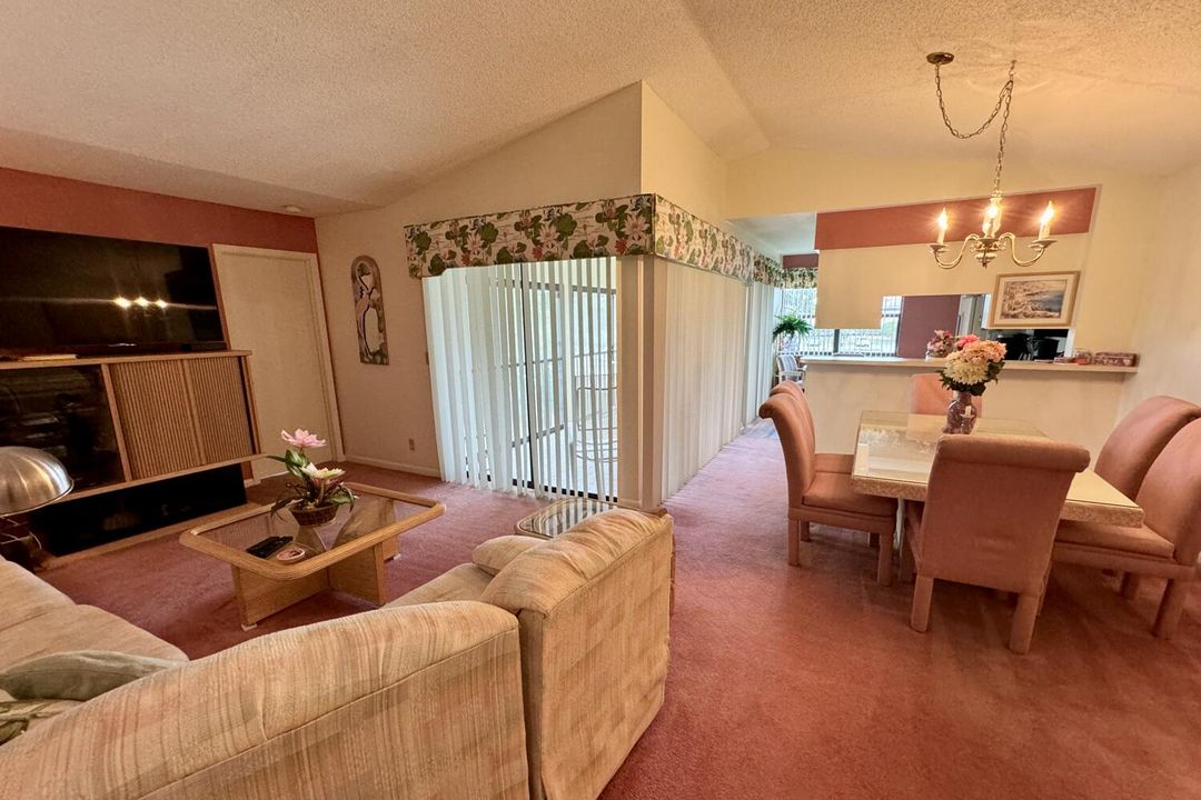 For Rent: $2,000 (2 beds, 2 baths, 1384 Square Feet)