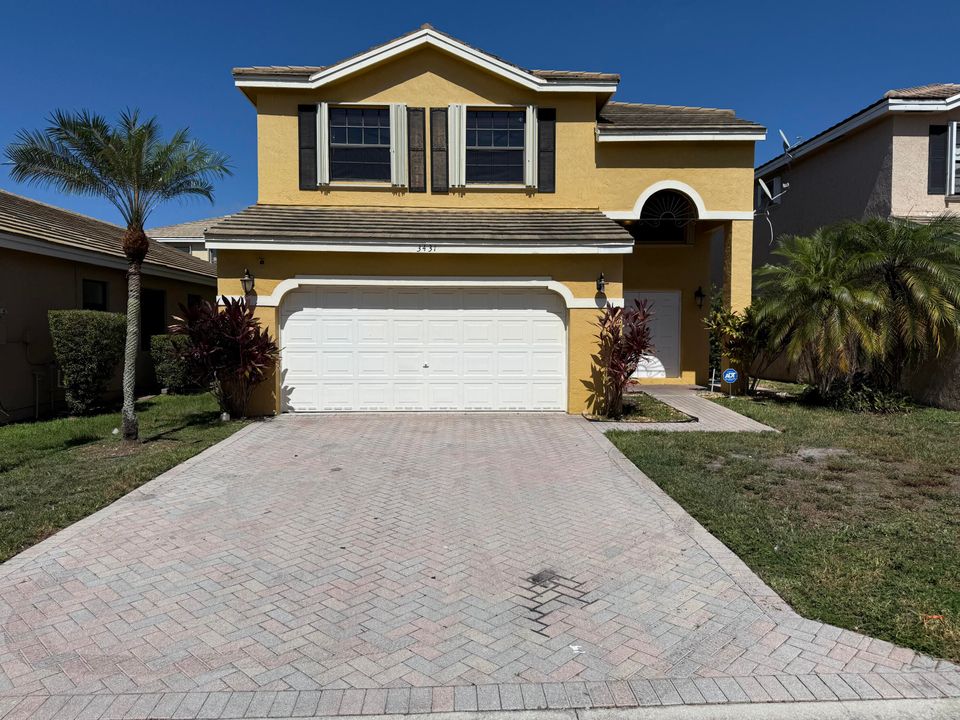 合同活跃: $515,000 (3 贝兹, 2 浴室, 1639 平方英尺)