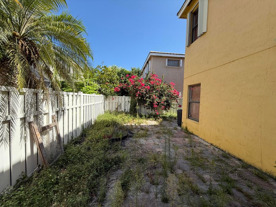 合同活跃: $515,000 (3 贝兹, 2 浴室, 1639 平方英尺)