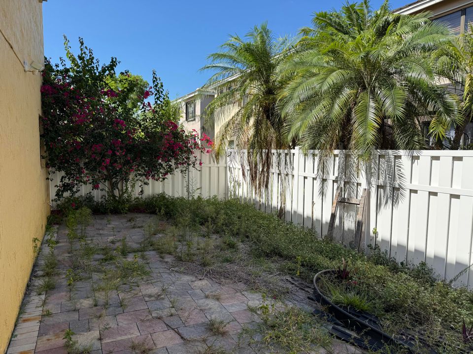 合同活跃: $515,000 (3 贝兹, 2 浴室, 1639 平方英尺)