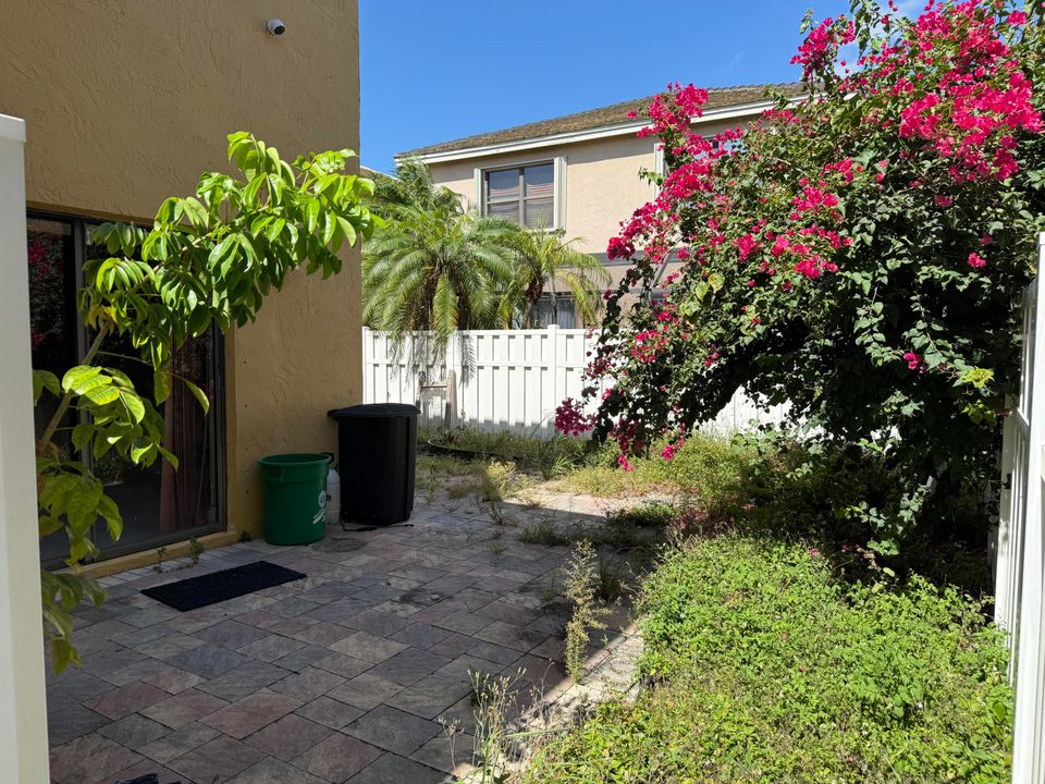 合同活跃: $515,000 (3 贝兹, 2 浴室, 1639 平方英尺)