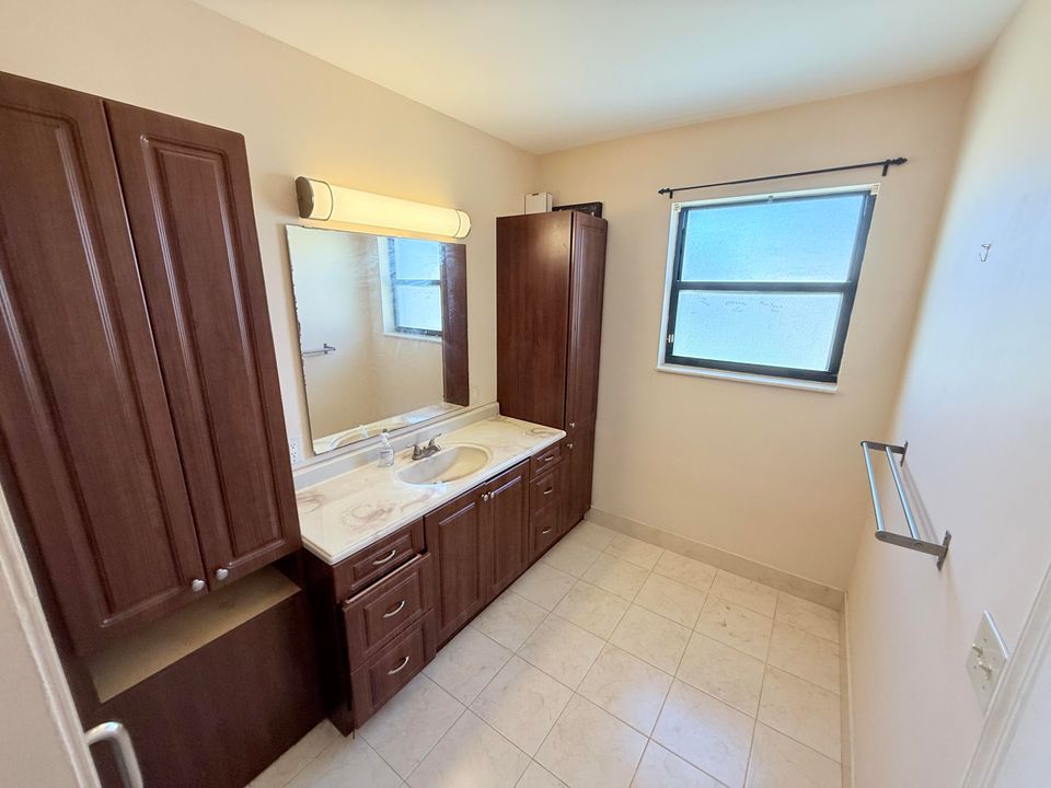 合同活跃: $515,000 (3 贝兹, 2 浴室, 1639 平方英尺)