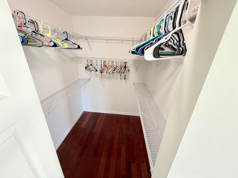 合同活跃: $515,000 (3 贝兹, 2 浴室, 1639 平方英尺)