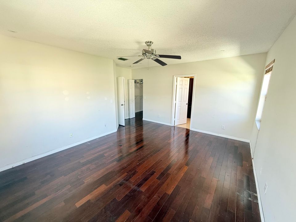 合同活跃: $515,000 (3 贝兹, 2 浴室, 1639 平方英尺)