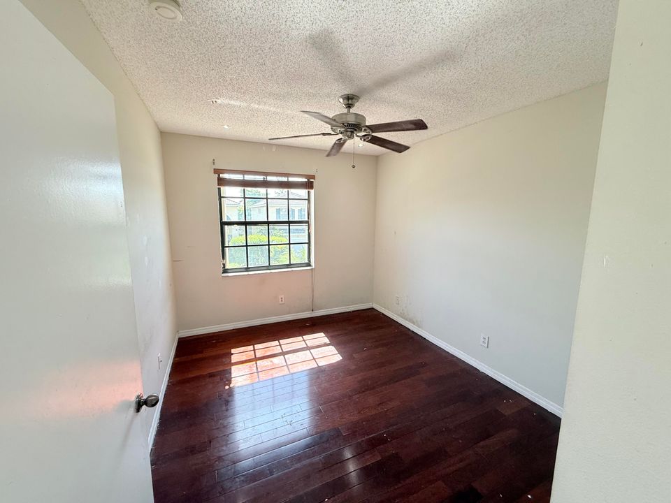 合同活跃: $515,000 (3 贝兹, 2 浴室, 1639 平方英尺)