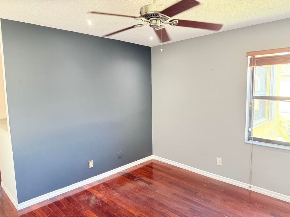 合同活跃: $515,000 (3 贝兹, 2 浴室, 1639 平方英尺)