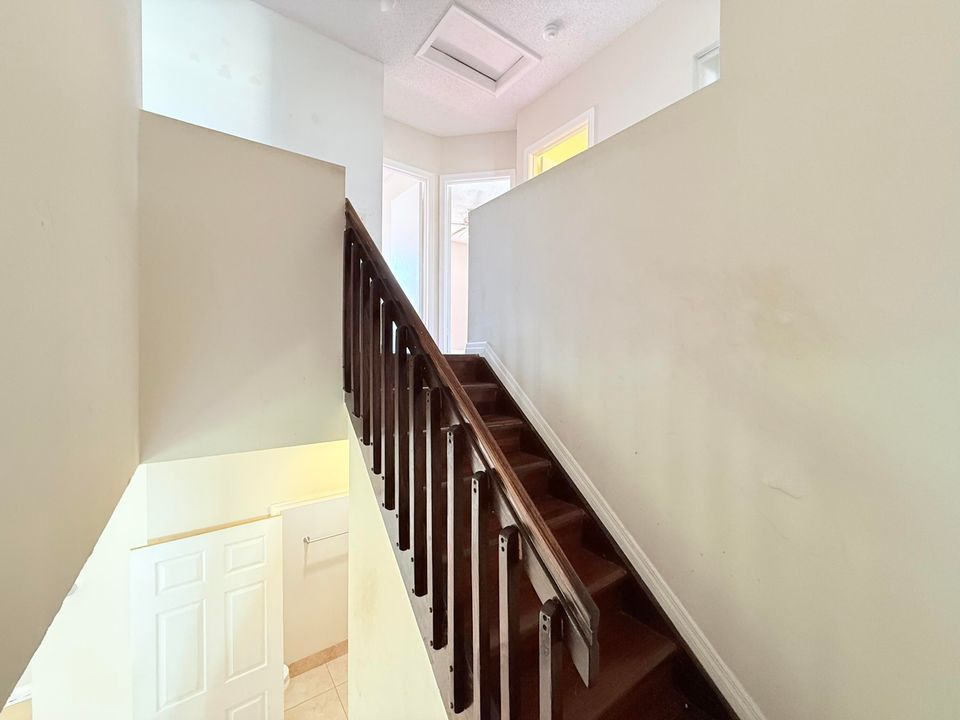 合同活跃: $515,000 (3 贝兹, 2 浴室, 1639 平方英尺)