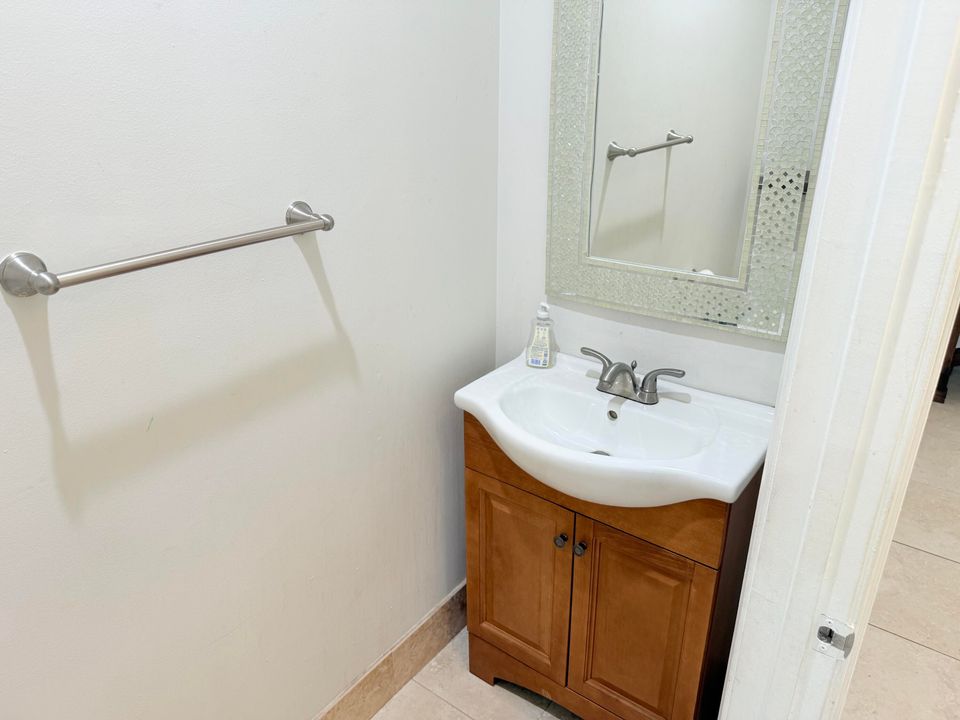 合同活跃: $515,000 (3 贝兹, 2 浴室, 1639 平方英尺)