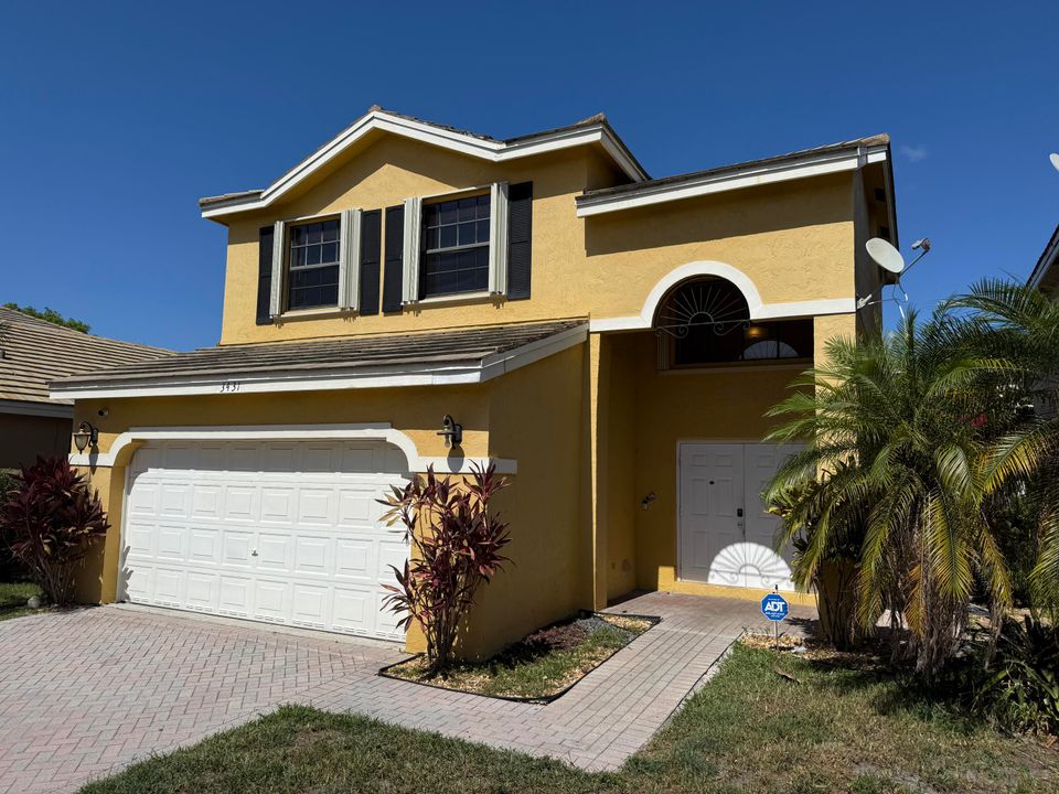 合同活跃: $515,000 (3 贝兹, 2 浴室, 1639 平方英尺)