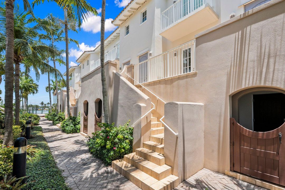 For Sale: $764,900 (3 beds, 3 baths, 1517 Square Feet)