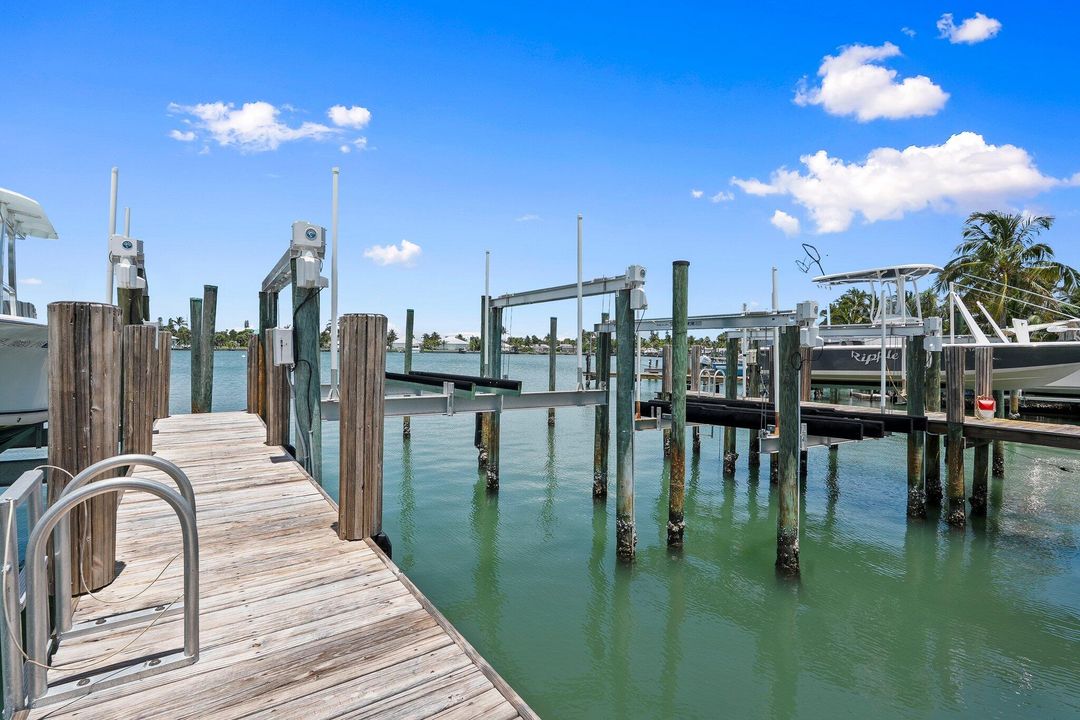 For Sale: $764,900 (3 beds, 3 baths, 1517 Square Feet)