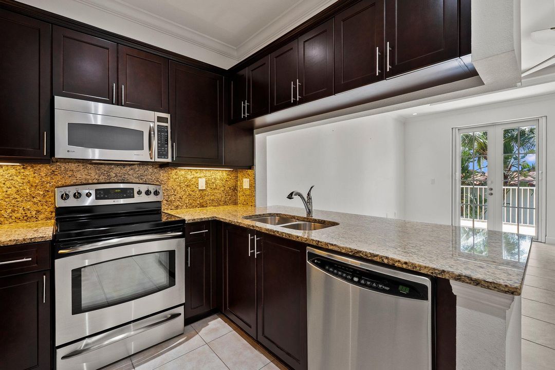 For Sale: $764,900 (3 beds, 3 baths, 1517 Square Feet)