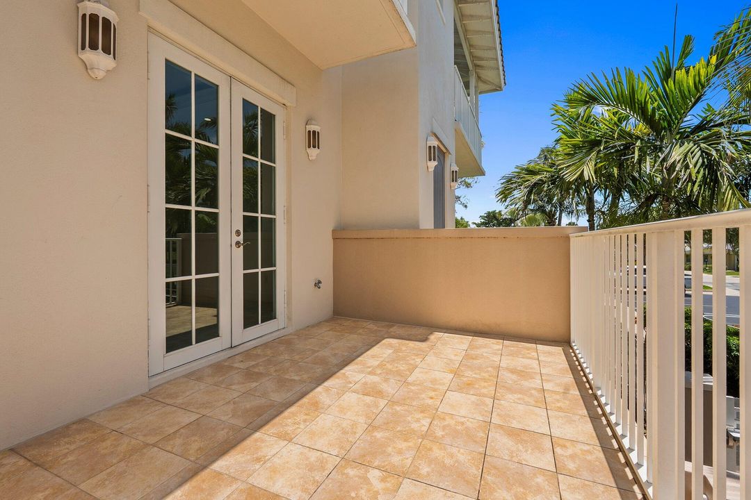 For Sale: $764,900 (3 beds, 3 baths, 1517 Square Feet)