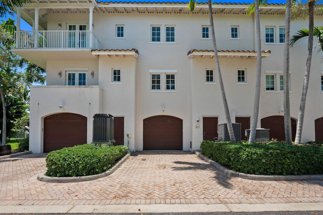 For Sale: $764,900 (3 beds, 3 baths, 1517 Square Feet)