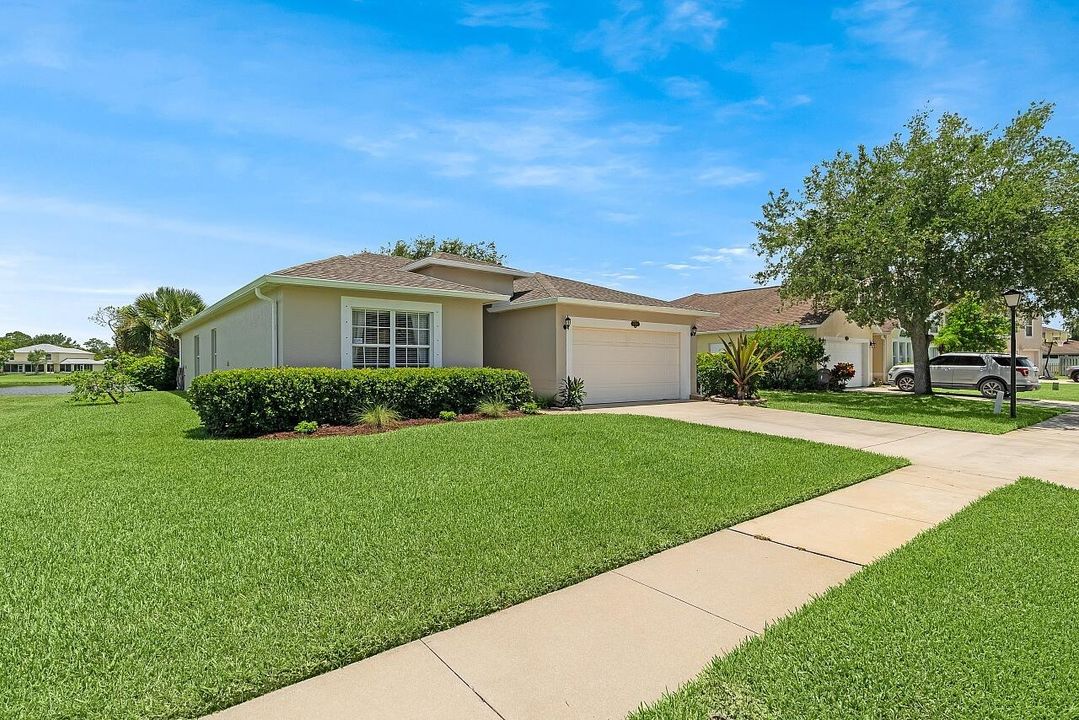 Activo con contrato: $375,000 (4 camas, 2 baños, 1863 Pies cuadrados)