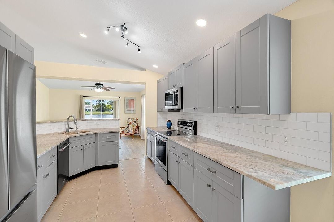 Activo con contrato: $375,000 (4 camas, 2 baños, 1863 Pies cuadrados)