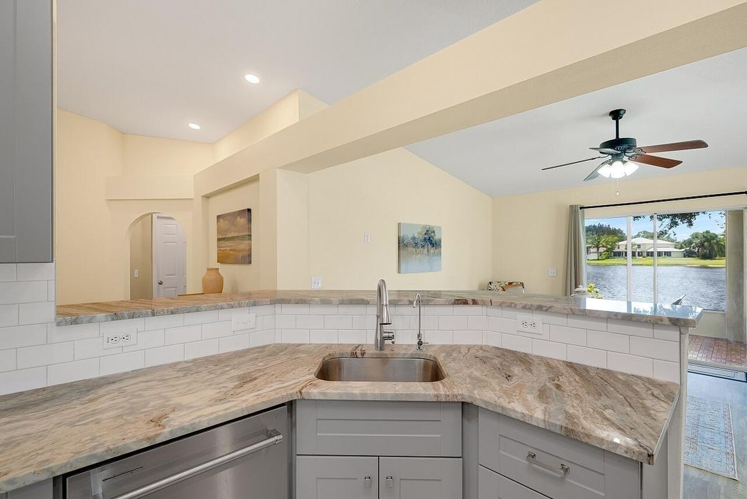 Activo con contrato: $375,000 (4 camas, 2 baños, 1863 Pies cuadrados)