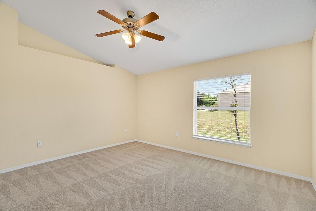 Activo con contrato: $375,000 (4 camas, 2 baños, 1863 Pies cuadrados)